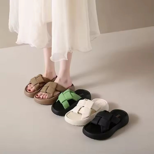 French Style Beautifully Woven Thick Heel Sandals Women's New Summer Beachwear Soft Bottom Fashionable Flat Sandals